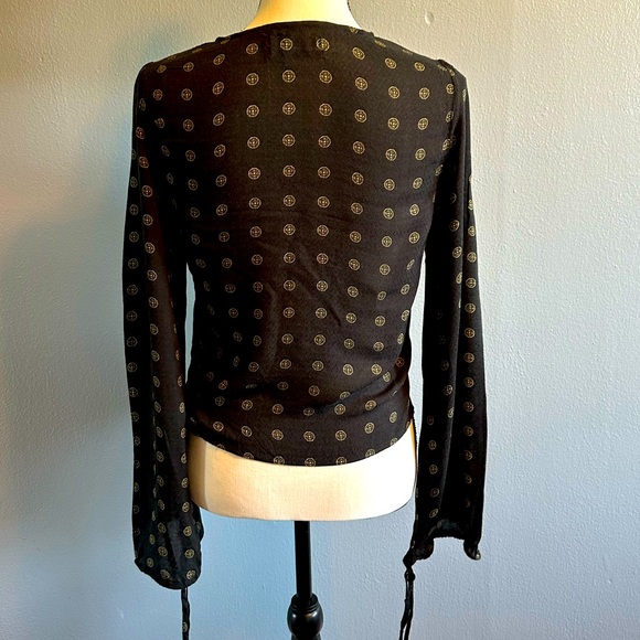 URBAN OUTFITTERS LONG SLEEVE BLACK TOP. SIZE SMALL. - Picture 2 of 7